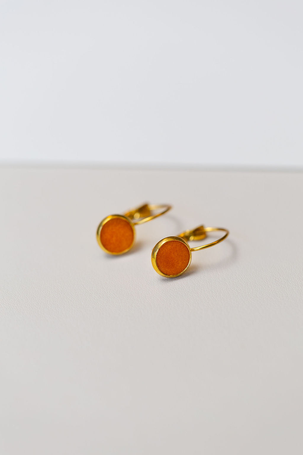 Lara - Gold plated drop earrings in Clementine